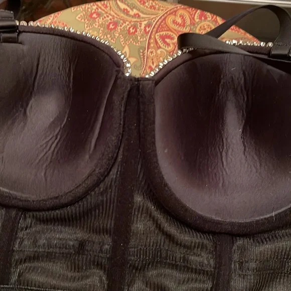 Rhinestone sexy girls night out on the town top. This is preowned hardy used. - Picture 7 of 9